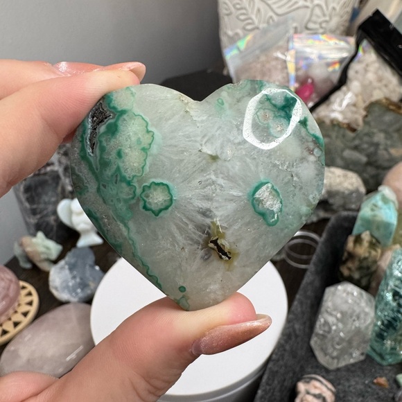 Green Flower Agate Heart - Picture 3 of 3